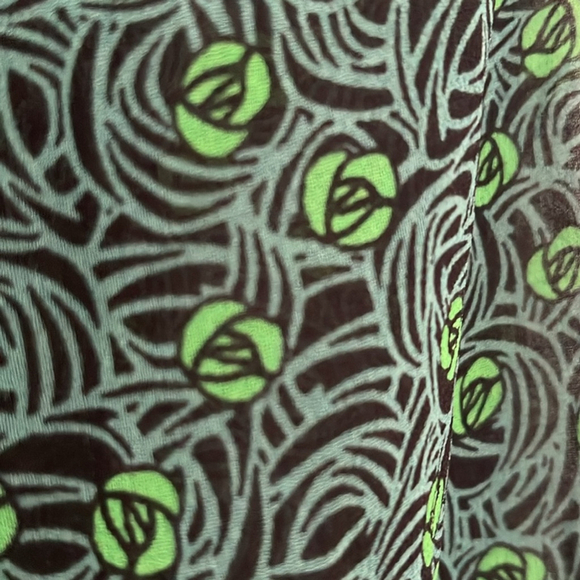 ARITZIA WILFRED Lilith Tempest Floral Roses Green Blouse Size Extra Small - Picture 4 of 9